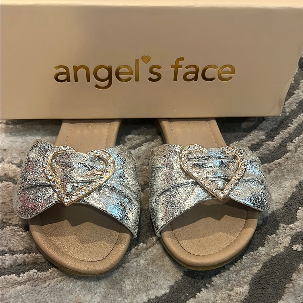 Girls rhinestone heart, silver flip-flop size 2